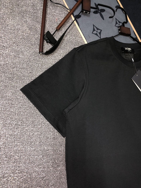 ブランドTシャツ角部分ディテール